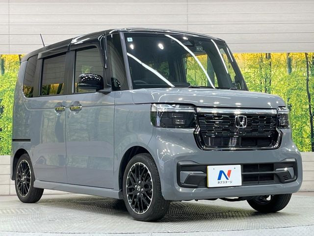 高透明度のガラス皮膜で撥水はもちろん、上質なツヤ・光沢を実現。紫外線や酸性雨から大切な愛車を保護し、色あせ・劣化を防止。「弾スプラッシュコート」、「弾プリミッサコート」からお選びいただけます。