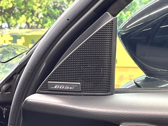 �yBOSE�T�E���h�V�X�e���z���[�J�[�I�v�V�����̍��i�ʃT�E���h�V�X�e���𓋍ځB��p�̃`���[�j���O���{���ꂽ�召�l�X�ȃX�s�[�J�[����ǎ��ȃT�E���h���t�ł��A�Տꊴ���ӂ�鉹����Ԃ����o���܂��B