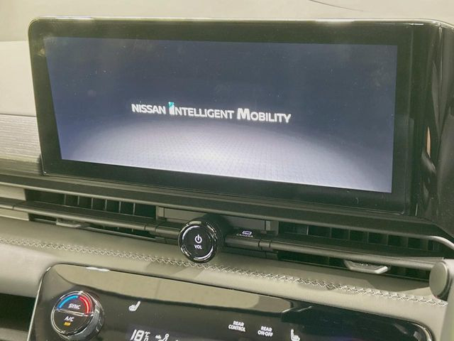 �y����12.3�^�i�r�z�l�C�̏����i�r�𑕔����Ă���܂��B�i�r�̎g���₷���͂������A�I�[�f�B�I�@�\���[��!�L�����v�◷�s�͂������A�ʋ΂┃�����ȂǕ��i�̃h���C�u���y�����Ȃ�͂���