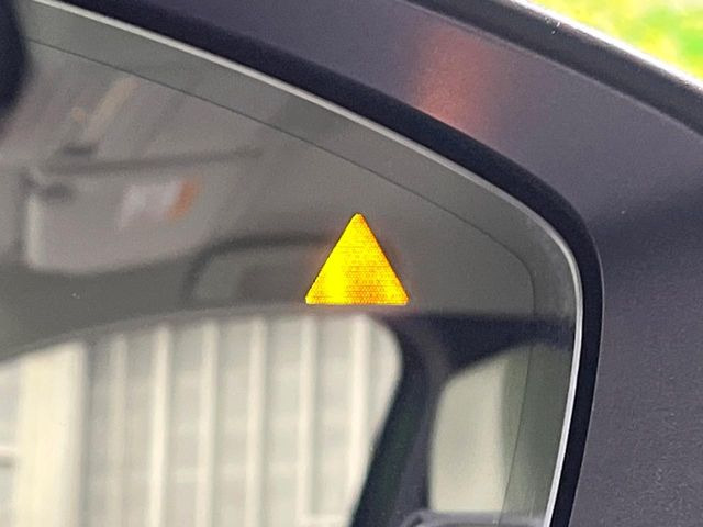 �y�u���C���h�X�|�b�g���j�^�����O�z���s���A�h�A�~���[�̎��p�ɂȂ�₷���ӏ��Ɍ㑱�Ԃ��ڋ߂���ƃT�C�h�~���[�t�߂Ɍx����\���A�h���C�o�[�ɒ��ӊ��N�����Ă���܂��B