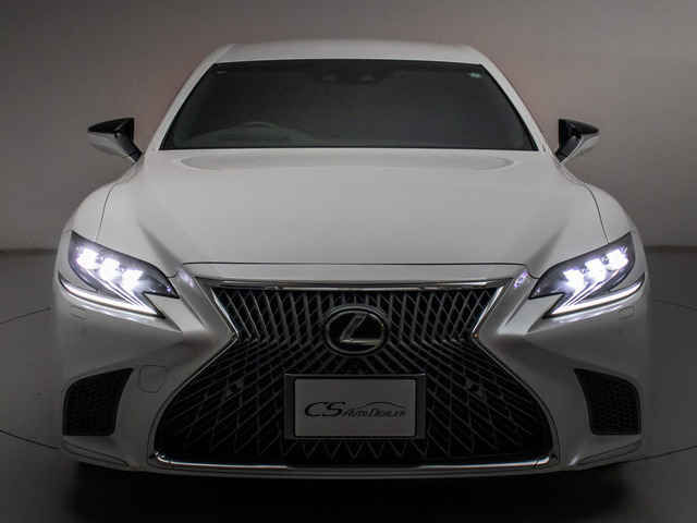 3眼LEDヘッドライト装着車両です!!夜間の視認性が大幅に向上する人気の安全装備です!!