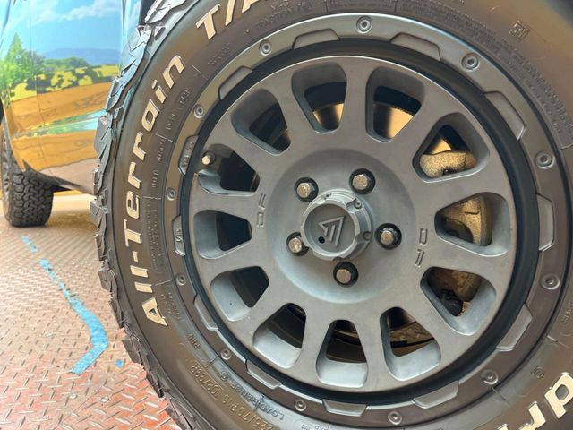 �y16�C���`�A���~�z�C�[���z�O�ςɃ}�b�`�����A���~�z�C�[���𑕒����Ă���܂��B�e��A���~�z�C�[����A�X�^�b�h���X�^�C�����戵�����Ă���܂��B���񂲑��k����������