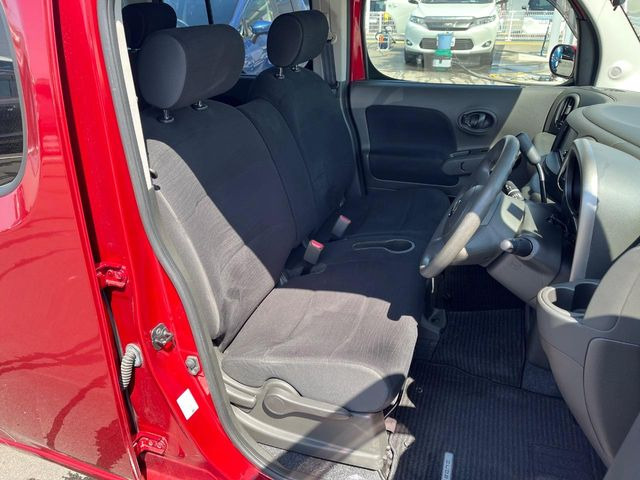 運転席シート廻りは使用感も少なく、良好な状態となっています。丁寧に使われていたことがよくわかりますね。