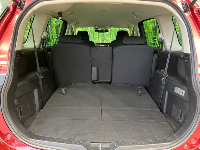 ���i�̂���������ʋ΁A���}���ɏ\���ȉ׎��X�y�[�X���m�ۂ��Ă���܂��B�Z�J���h�V�[�g��|���ƁA�傫�ȉו��̐ύڂ��\�ł���