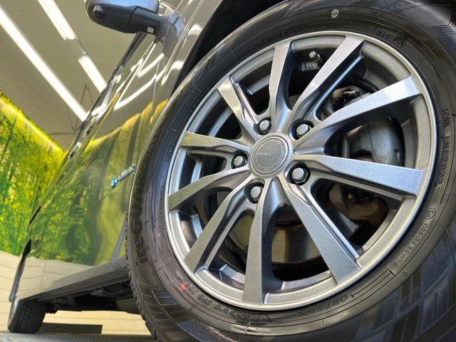 【15インチアルミホイール】外観にマッチしたアルミホイールを装着しております。各種アルミホイールや、スタッドレスタイヤも取扱いしております。是非ご相談ください♪