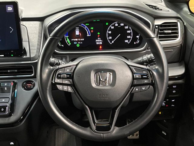 �y�����v�����X�e�A�����O�z�㎿�Ȋv���g�p���邱�ƂŁA��ɂ����������݂ƂĂ��^�]���₷���n���h���ł���