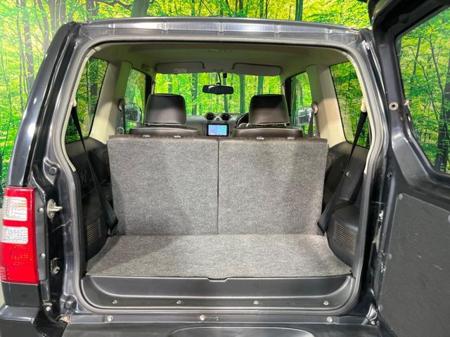 ���i�̂���������ʋ΁A���}���ɏ\���ȉ׎��X�y�[�X���m�ۂ��Ă���܂��B�Z�J���h�V�[�g��|���ƁA�傫�ȉו��̐ύڂ��\�ł���