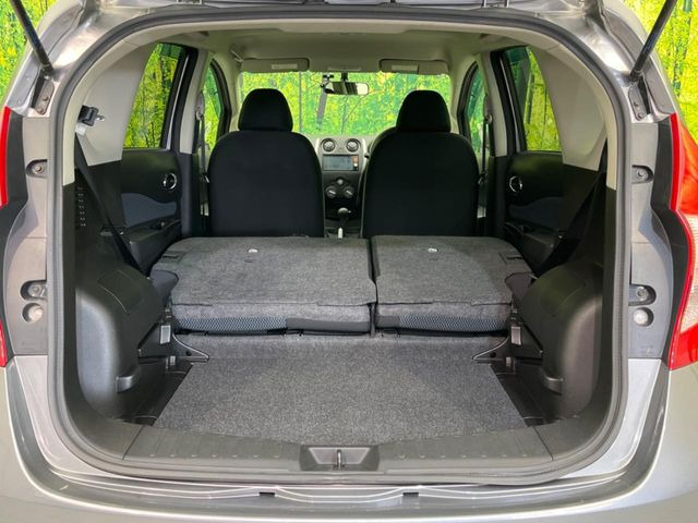 ���i�̂���������ʋ΁A���}���ɏ\���ȉ׎��X�y�[�X���m�ۂ��Ă���܂��B�Z�J���h�V�[�g��|���ƁA�傫�ȉו��̐ύڂ��\�ł���