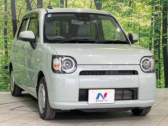 高透明度のガラス皮膜で撥水はもちろん、上質なツヤ・光沢を実現。紫外線や酸性雨から大切な愛車を保護し、色あせ・劣化を防止。「弾スプラッシュコート」、「弾プリミッサコート」からお選びいただけます。