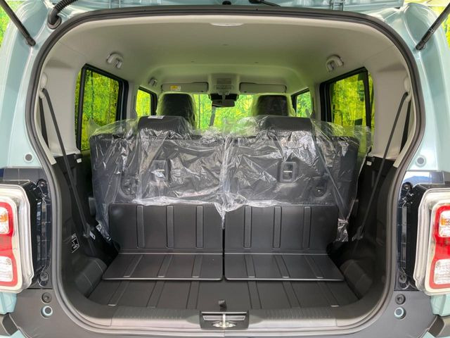 ���i�̂���������ʋ΁A���}���ɏ\���ȉ׎��X�y�[�X���m�ۂ��Ă���܂��B�Z�J���h�V�[�g��|���ƁA�傫�ȉו��̐ύڂ��\�ł���