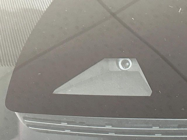 �y�g���^�Z�[�t�e�B�Z���X�z���s���ɑO���̎ԗ�����F�����A�Փ˂������Ȏ��͌x��ƃu���[�L�ŏՓˉ���Ɣ�Q�y�����A�V�X�g�B�����S�Ƀh���C�u�����y���݂��������܂��B