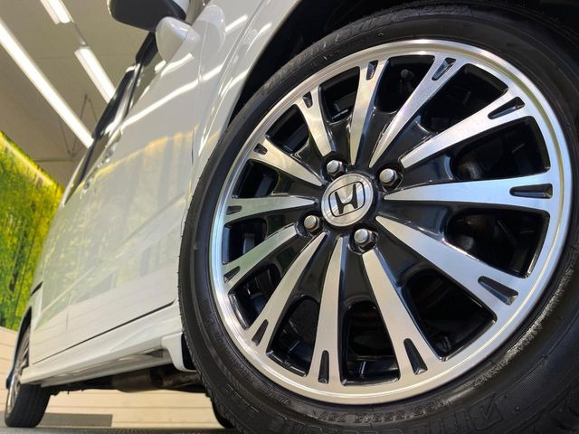 �y����15�C���`�A���~�z�C�[���z�O�ςɃ}�b�`���������A���~�z�C�[���𑕒����Ă���܂��B�e��ЊO�A���~�z�C�[����A�X�^�b�h���X�^�C�����戵�����Ă���܂��B���񂲑��k����������