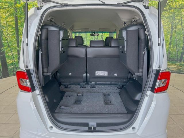 ���i�̂���������ʋ΁A���}���ɏ\���ȉ׎��X�y�[�X���m�ۂ��Ă���܂��B�Z�J���h�V�[�g��|���ƁA�傫�ȉו��̐ύڂ��\�ł���