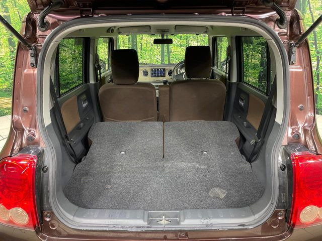 ���i�̂���������ʋ΁A���}���ɏ\���ȉ׎��X�y�[�X���m�ۂ��Ă���܂��B�Z�J���h�V�[�g��|���ƁA�傫�ȉו��̐ύڂ��\�ł���