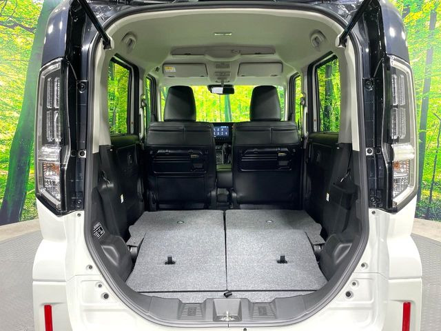 ���i�̂���������ʋ΁A���}���ɏ\���ȉ׎��X�y�[�X���m�ۂ��Ă���܂��B�Z�J���h�V�[�g��|���ƁA�傫�ȉו��̐ύڂ��\�ł���