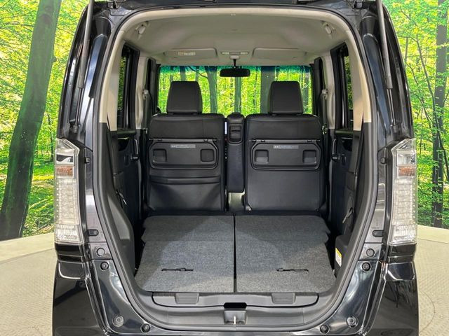 ���i�̂���������ʋ΁A���}���ɏ\���ȉ׎��X�y�[�X���m�ۂ��Ă���܂��B�Z�J���h�V�[�g��|���ƁA�傫�ȉו��̐ύڂ��\�ł���