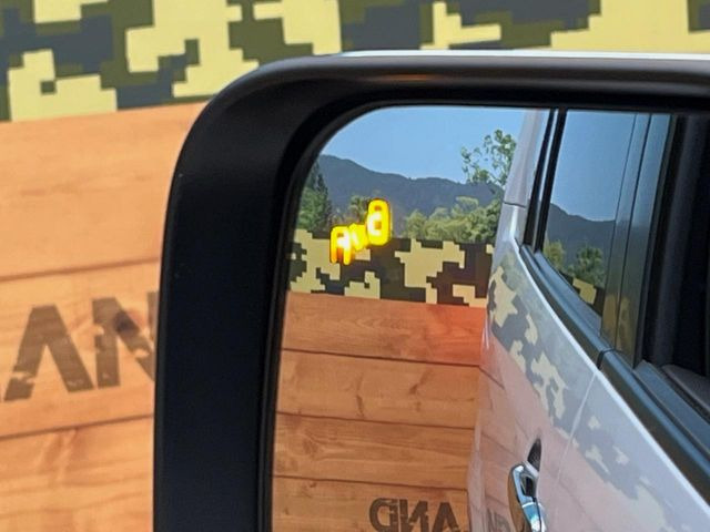 �y�u���C���h�X�|�b�g���[�j���O�z���s���A�h�A�~���[�̎��p�ɂȂ�₷���ӏ��Ɍ㑱�Ԃ��ڋ߂���ƃT�C�h�~���[�t�߂Ɍx����\���A�h���C�o�[�ɒ��ӊ��N�����Ă���܂��B