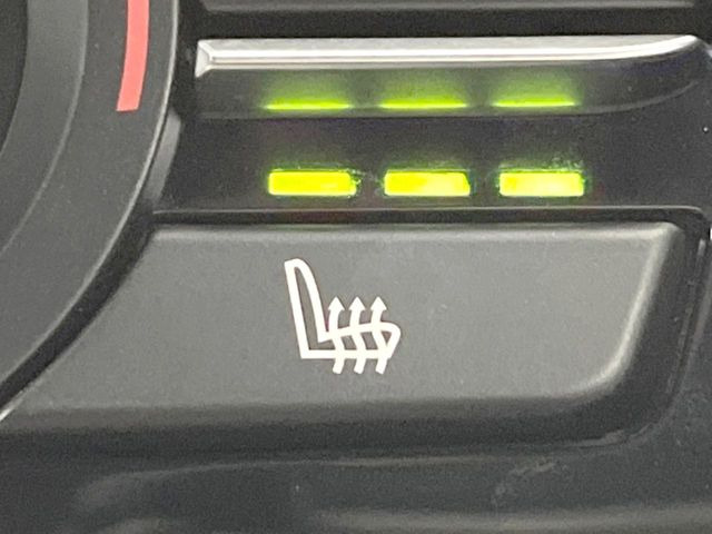 ●フロントシートヒーティング:運転席・助手席共に三段階で調節が可能なシートヒーターを装備しております。季節を問わず快適にご使用いただけます。