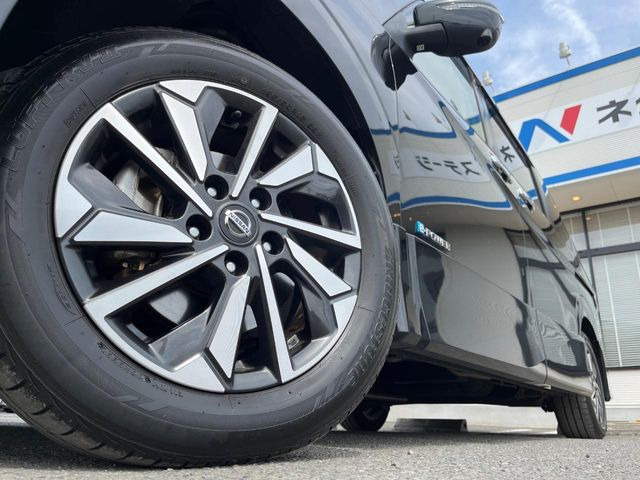 �y����16�C���`�A���~�z�C�[���z�O�ςɃ}�b�`���������A���~�z�C�[���𑕒����Ă���܂��B�e��ЊO�A���~�z�C�[����A�X�^�b�h���X�^�C�����戵�����Ă���܂��B���񂲑��k����������