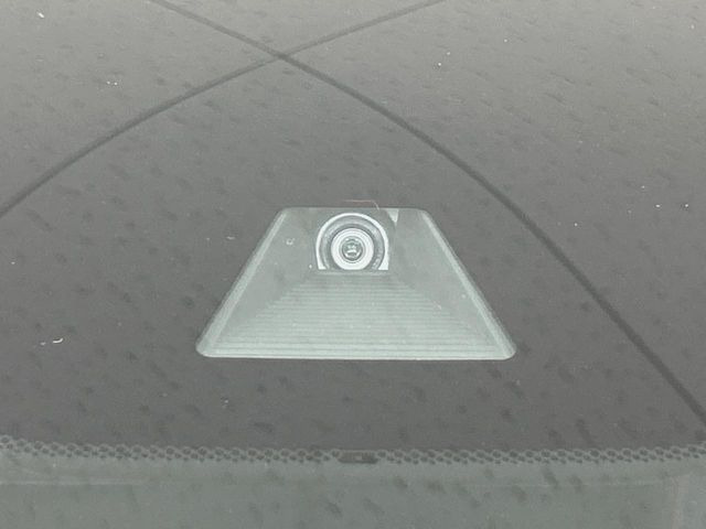 �y�z���_�Z���V���O�z���s���ɑO���̎ԗ�����F�����A�Փ˂������Ȏ��͌x��ƃu���[�L�ŏՓˉ���Ɣ�Q�y�����A�V�X�g�B�����S�Ƀh���C�u�����y���݂��������܂��B