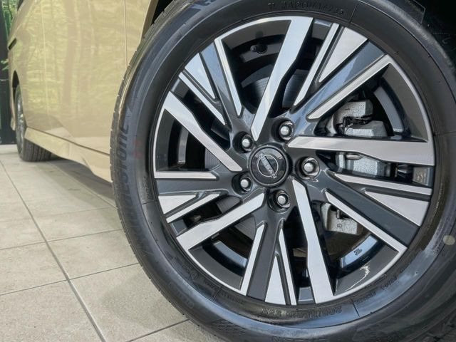 �y����16�C���`�A���~�z�C�[���z�O�ςɃ}�b�`���������A���~�z�C�[���𑕒����Ă���܂��B�e��ЊO�A���~�z�C�[����A�X�^�b�h���X�^�C�����戵�����Ă���܂��B���񂲑��k����������