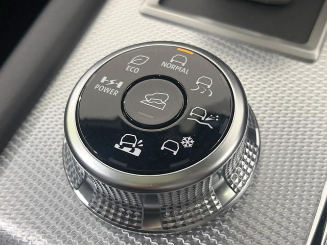 【ドライブモードセレクト】コンフォートな乗り味からスポーティな乗り味までスイッチ一つで切り替え可能。シーンや気分に合わせたモードを選べば、いつものドライブがより一層楽しくなります♪