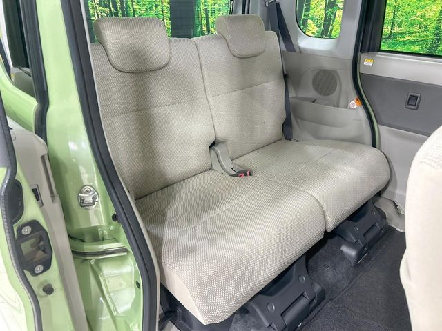 後部座席も気になるようなキズ・汚れやへたり等、大きなダメージはなく、良好な状態です。