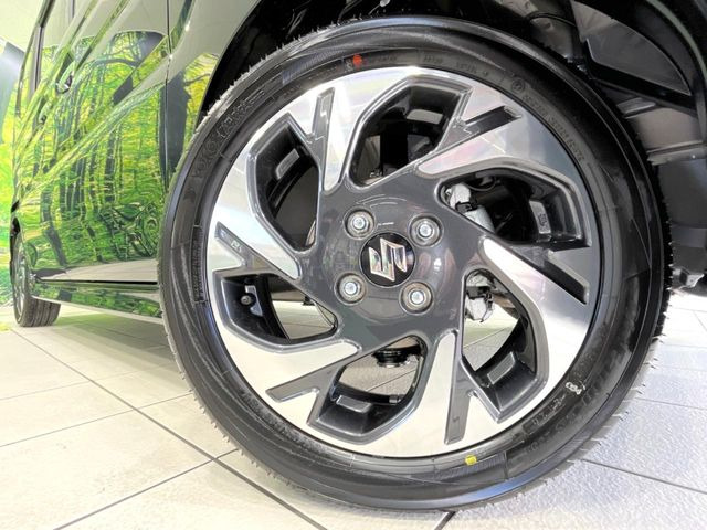 【純正15インチアルミホイール】外観にマッチした純正アルミホイールを装着しております。各種社外アルミホイールや、スタッドレスタイヤも取扱いしております。是非ご相談ください♪