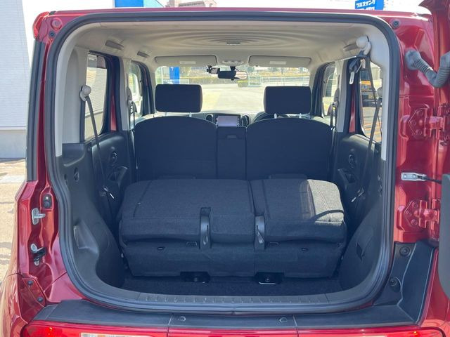 普段のお買い物や通勤、送迎等に十分な荷室スペースを確保しております。セカンドシートを倒すと、大きな荷物の積載も可能です♪