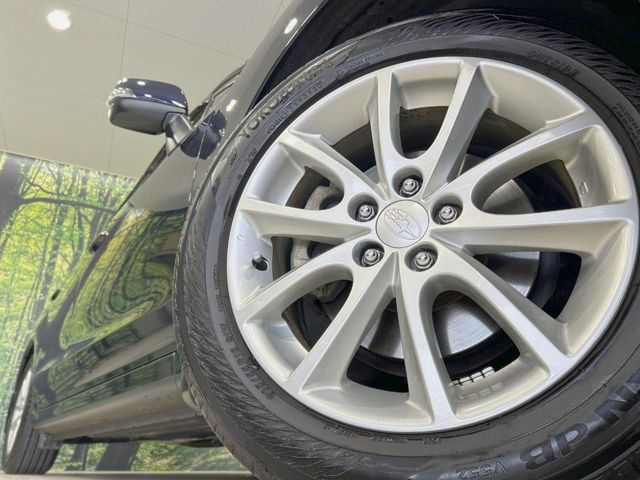 �y����16�C���`�A���~�z�C�[���z�O�ςɃ}�b�`���������A���~�z�C�[���𑕒����Ă���܂��B�e��ЊO�A���~�z�C�[����A�X�^�b�h���X�^�C�����戵�����Ă���܂��B���񂲑��k����������