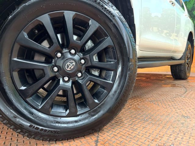 �y����18�C���`�A���~�z�C�[���z�O�ςɃ}�b�`���������A���~�z�C�[���𑕒����Ă���܂��B�e��ЊO�A���~�z�C�[����A�X�^�b�h���X�^�C�����戵�����Ă���܂��B���񂲑��k����������