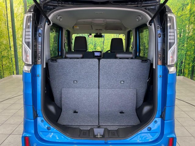 ���i�̂���������ʋ΁A���}���ɏ\���ȉ׎��X�y�[�X���m�ۂ��Ă���܂��B�Z�J���h�V�[�g��|���ƁA�傫�ȉו��̐ύڂ��\�ł���