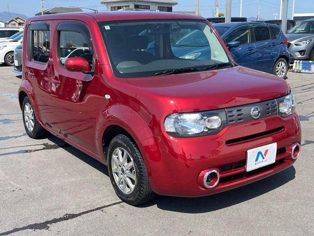 高透明度のガラス皮膜で撥水はもちろん、上質なツヤ・光沢を実現。紫外線や酸性雨から大切な愛車を保護し、色あせ・劣化を防止。「弾スプラッシュコート」、「弾プリミッサコート」からお選びいただけます。