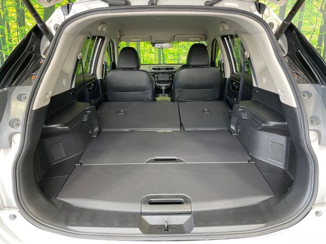 後席を格納すると、これだけの広さが!シーンに合わせたシートアレンジで、大きな荷物も積むことが出来ます♪