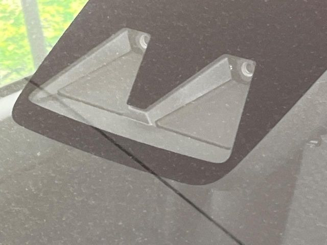 【プリクラッシュセーフティ】前方の車両等を検知し、衝突しそうな時は警報で注意を促し、ブレーキを踏む力をサポート。ブレーキを踏めなかった場合は衝突被害軽減ブレーキが作動、衝突回避をサポートします。