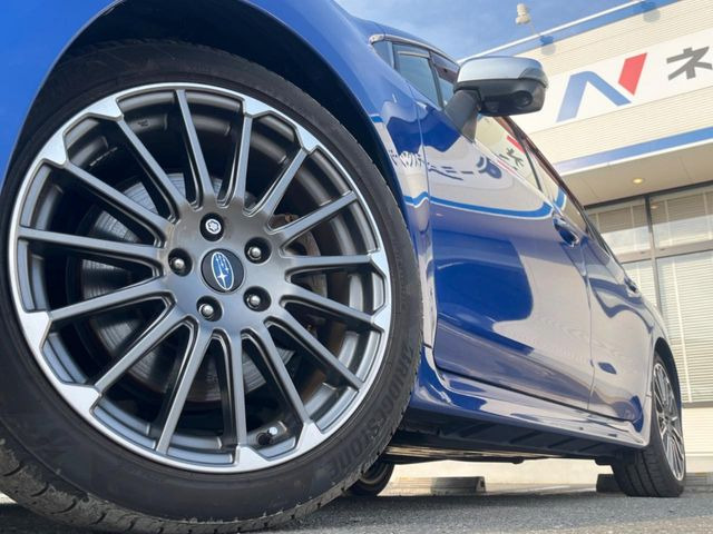 �y����18�C���`�A���~�z�C�[���z�O�ςɃ}�b�`���������A���~�z�C�[���𑕒����Ă���܂��B�e��ЊO�A���~�z�C�[����A�X�^�b�h���X�^�C�����戵�����Ă���܂��B���񂲑��k����������