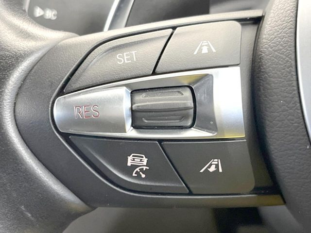 ●アクティブクルーズコントロール:前の車との車間距離を一定にとりつつ、一定速度で自動走行してくれる次世代のクルーズコントロール!主に高速道路や自動車専用道路で使用する便利な機能です!