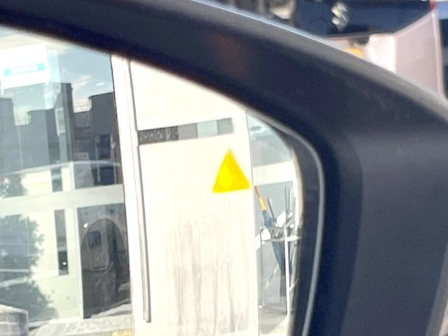 �y�u���C���h�X�|�b�g���j�^�����O�z���s���A�h�A�~���[�̎��p�ɂȂ�₷���ӏ��Ɍ㑱�Ԃ��ڋ߂���ƃT�C�h�~���[�t�߂Ɍx����\���A�h���C�o�[�ɒ��ӊ��N�����Ă���܂��B