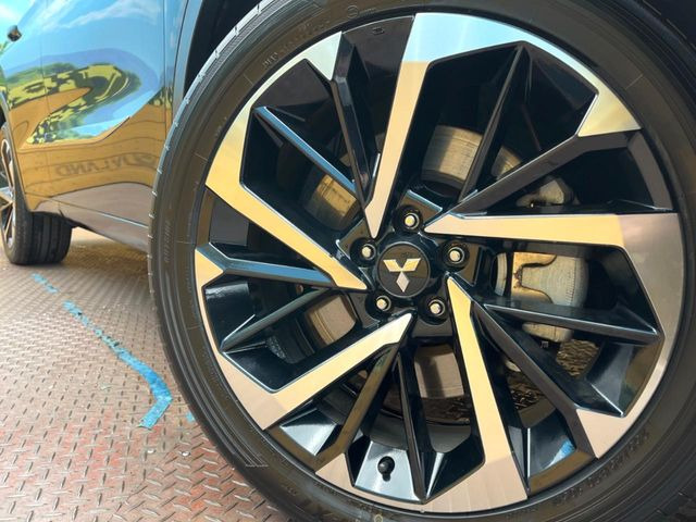 �y����20�C���`�A���~�z�C�[���z�O�ςɃ}�b�`���������A���~�z�C�[���𑕒����Ă���܂��B�e��ЊO�A���~�z�C�[����A�X�^�b�h���X�^�C�����戵�����Ă���܂��B���񂲑��k����������