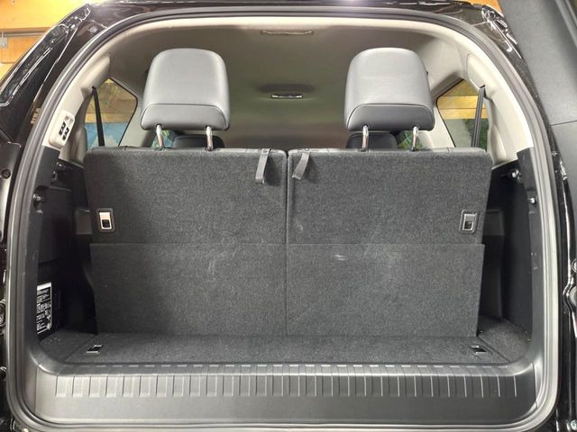 ���i�̂���������ʋ΁A���}���ɏ\���ȉ׎��X�y�[�X���m�ۂ��Ă���܂��B�Z�J���h�V�[�g��|���ƁA�傫�ȉו��̐ύڂ��\�ł���