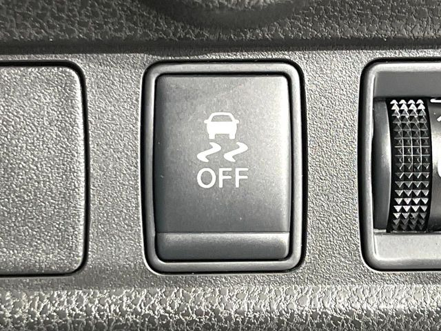 �y������h�~���u�z�ԗ��̉���������m����ƁA�����I�Ɏԗ��̐i�s������ۂ悤�Ɏԗ��𐧌䂵�܂��B�J�̓��ȂǊ���₷���H�ʏ󋵂ł����S�ȉ^�]���\�ł��B