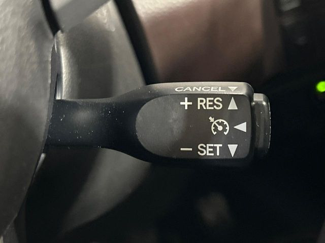 �y�N���[�Y�R���g���[���z�������H�����N���N���s�B�A�N�Z���𗣂��Ă���葬�x�ő��s���ł��A�������^�]���̕��S���y��!�����E�������ȒP�ȃX�C�b�`����Œ����ł��܂��B