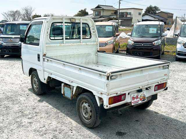 ���X�ł͌y�����Ԃ��畁�ʎԂ܂ŕ��L���I�[�����[�J�[�̎Ԏ�E�F�E�O���[�h��L�x�ɑ����Ă���܂��B