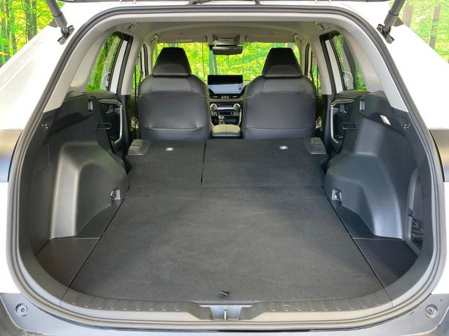 ���i�̂���������ʋ΁A���}���ɏ\���ȉ׎��X�y�[�X���m�ۂ��Ă���܂��B�Z�J���h�V�[�g��|���ƁA�傫�ȉו��̐ύڂ��\�ł���