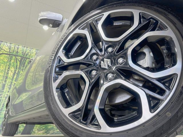 �y����17�C���`�A���~�z�C�[���z�O�ςɃ}�b�`���������A���~�z�C�[���𑕒����Ă���܂��B�e��ЊO�A���~�z�C�[����A�X�^�b�h���X�^�C�����戵�����Ă���܂��B���񂲑��k����������