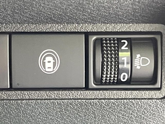 �y�C���e���W�F���g�G�}�[�W�F���V�[�u���[�L�z�t�����g�J�����őO���̎ԗ�����s�҂����m�B�Փ˂������Ȏ��͏Փ˔�Q�y���u���[�L���쓮�A�Փˉ�����T�|�[�g�B�����S�Ƀh���C�u�����y���݂��������܂��B