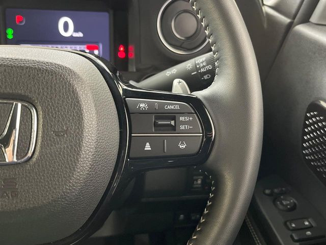 【アダプティブクルーズコントロール】高速道路での長距離走行が楽に!!自動で速度を保つクルーズコントロールが、衝突軽減システムと連携し、前方の車両を感知して車間を保つように速度調節してくれます!!