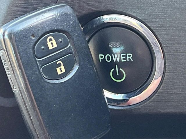 �y�X�}�[�g�L�[�z�J�o����|�P�b�g�ɓ��ꂽ�܂܂ł��h�A�̎{���E�������\�ȃX�}�[�g�L�[�𑕔��B�G���W���̃I���E�I�t�����J�M�����o���K�v����������Ƃ��Ă��֗��ł���