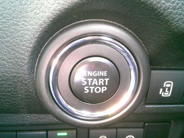 ★キーレスプッシュスタートシステム★エンジンスタートは最近はやりのプッシュスタート!鍵を車内に持ち込めばシリンダーに差し込まなくともボタン1つでエンジンがかかる★