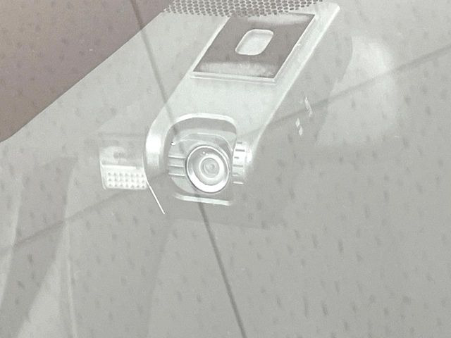 【ドライブレコーダー】ドライブレコーダー装備!走行中はもちろん、あおり運転や事故に遭遇した際、映像で記録し、万一のリスクに備えます。※記録用SDカードはお客様ご自身でご準備いただく必要があります。